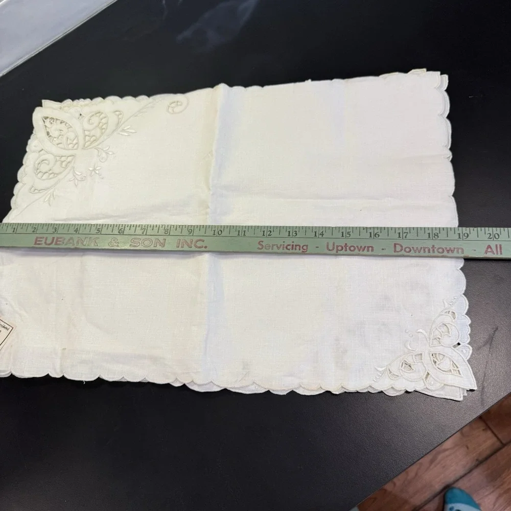 Vintage Irish‎ Linen & Lace Matching Placemats Lot of 4  Hand Embroidered